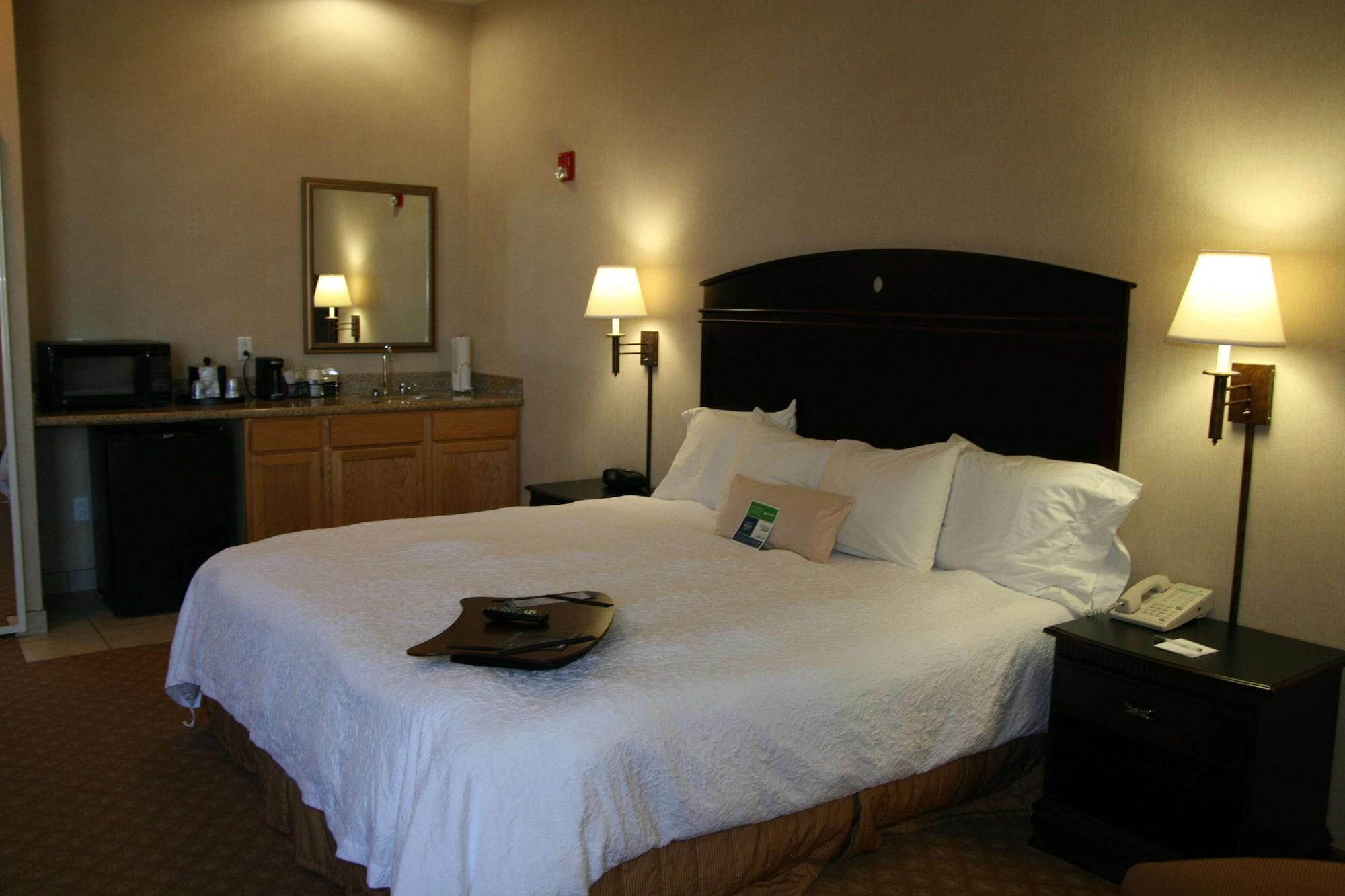 Hampton Inn & Suites Gallup Room photo