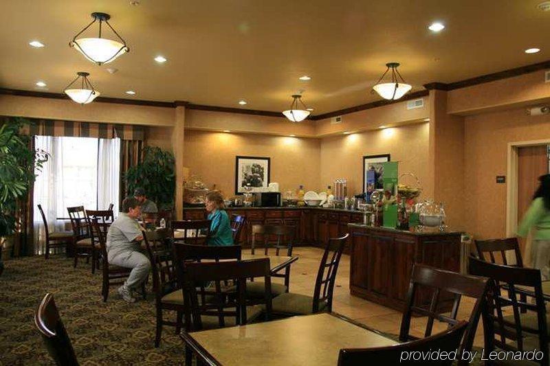 Hampton Inn & Suites Gallup Restaurant photo