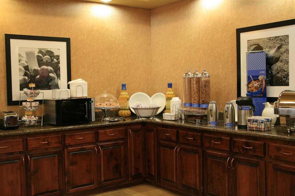 Hampton Inn & Suites Gallup Restaurant photo